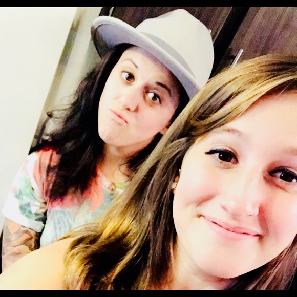 Meet your Posher, Gina - Picture 1 of 1